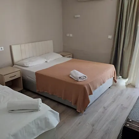 ホームステイ Garden Prizma Rooms&aparts ケメル